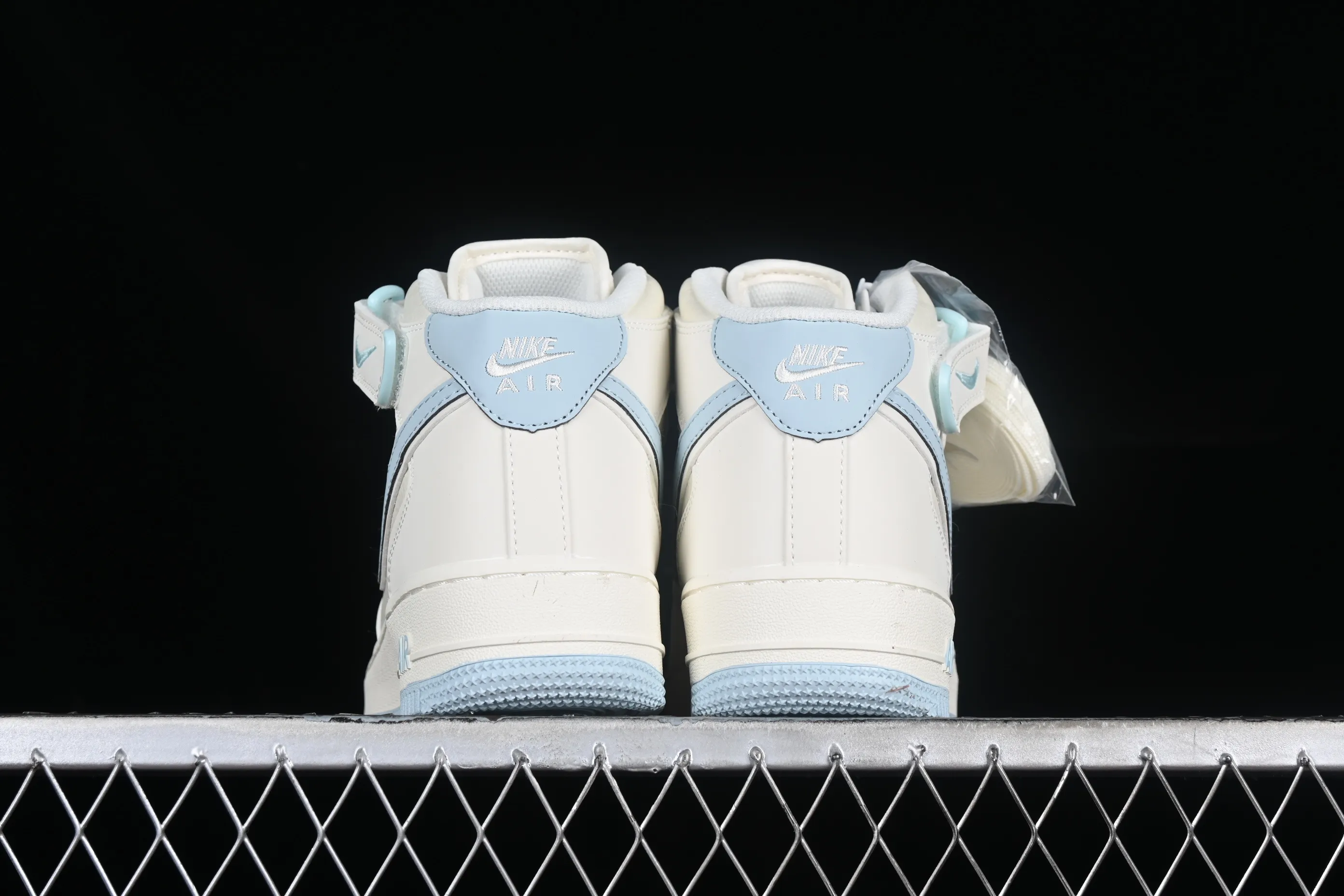 All Categories Nk Air Force 1 Air Force Series Nk Air Force 1 Mid Air Force Mid Nk Air Force 1'07 Mid Milan Hook Starry Air Force One Mid Casual Shoes SH0235-555